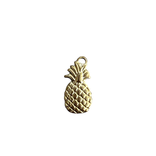 Charm ananas doré By Maryon en acier inoxydable, bijou symbolique et estival.