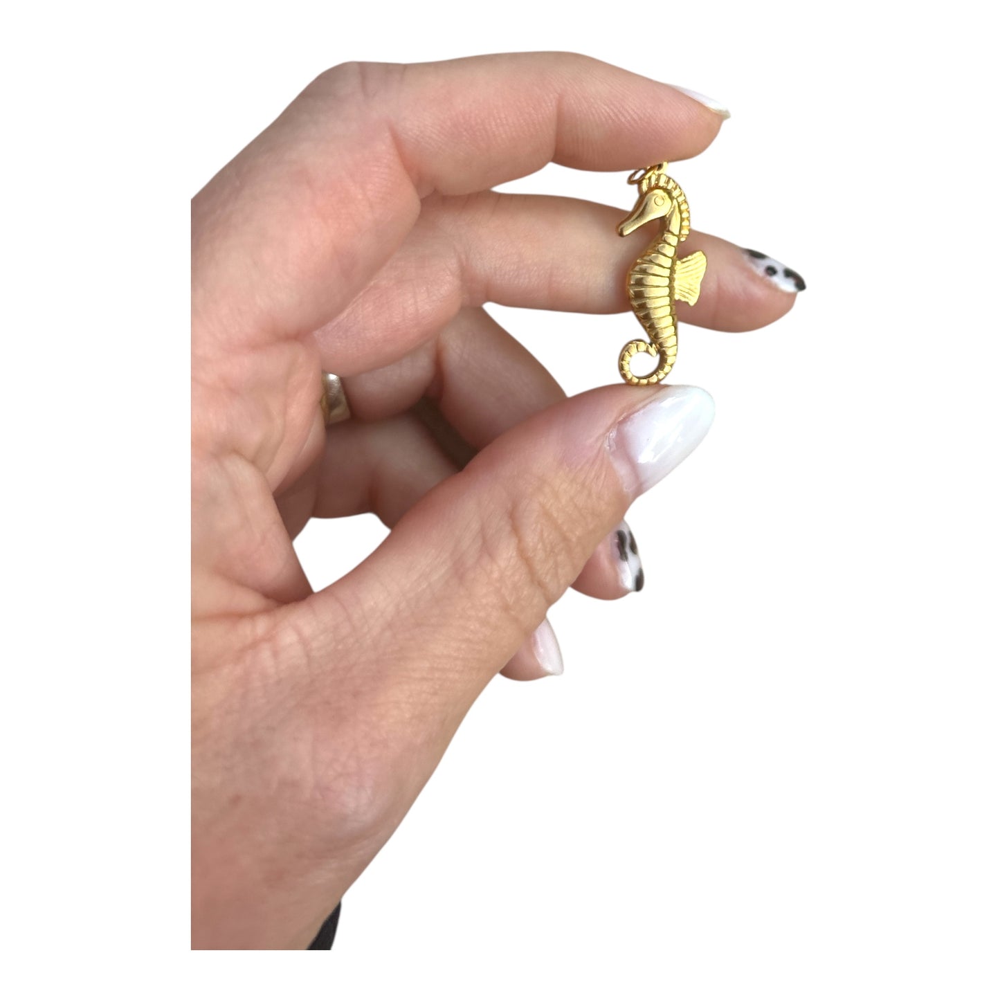 Charm Hippocampe Doré – Symbole de calme et de confiance