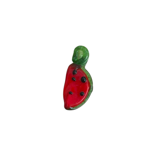 Charm pastèque By Maryon, symbole de fun et de légèreté, à ajouter sur un bracelet ou collier personnalisé.