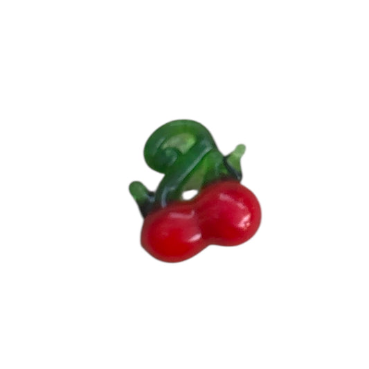 Charm cerises By Maryon, symbole de peps et de bonne humeur, à ajouter sur un bracelet ou collier personnalisé.