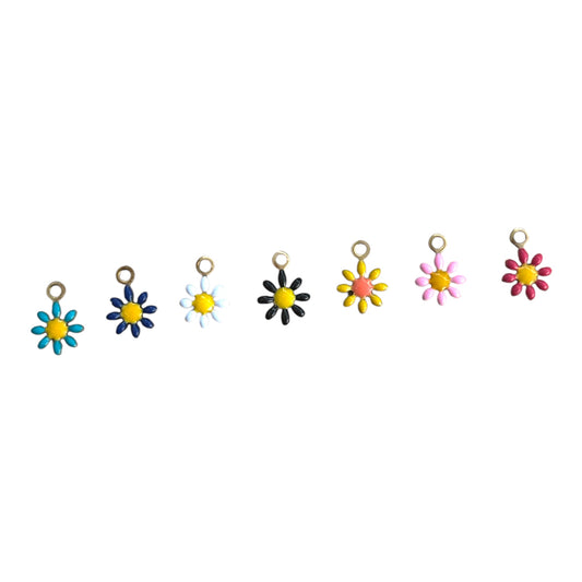Charms fleurs colorées By Maryon, symboles de joie et de légèreté, à ajouter sur un bracelet ou collier personnalisé