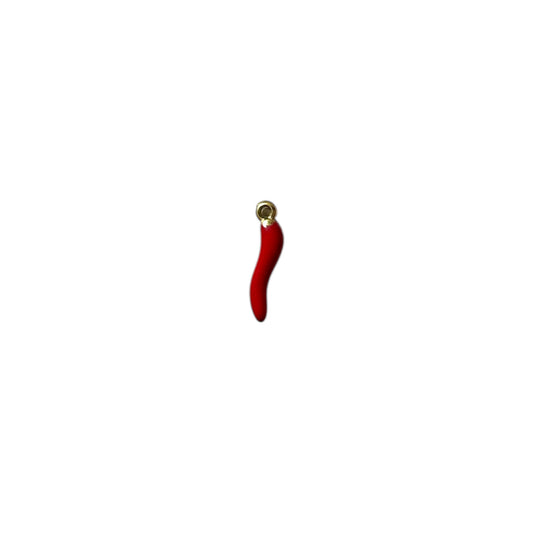 Charm piment rouge By Maryon, symbole de protection et de confiance, à ajouter sur un bracelet ou collier personnalisé.