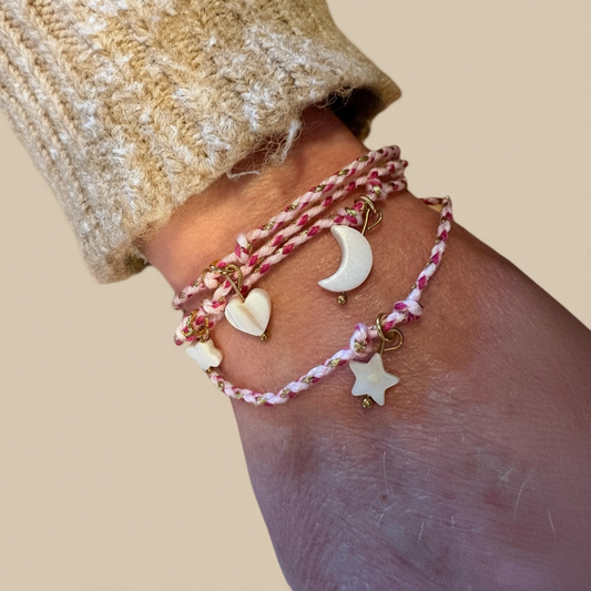 Bracelet cordon à breloque